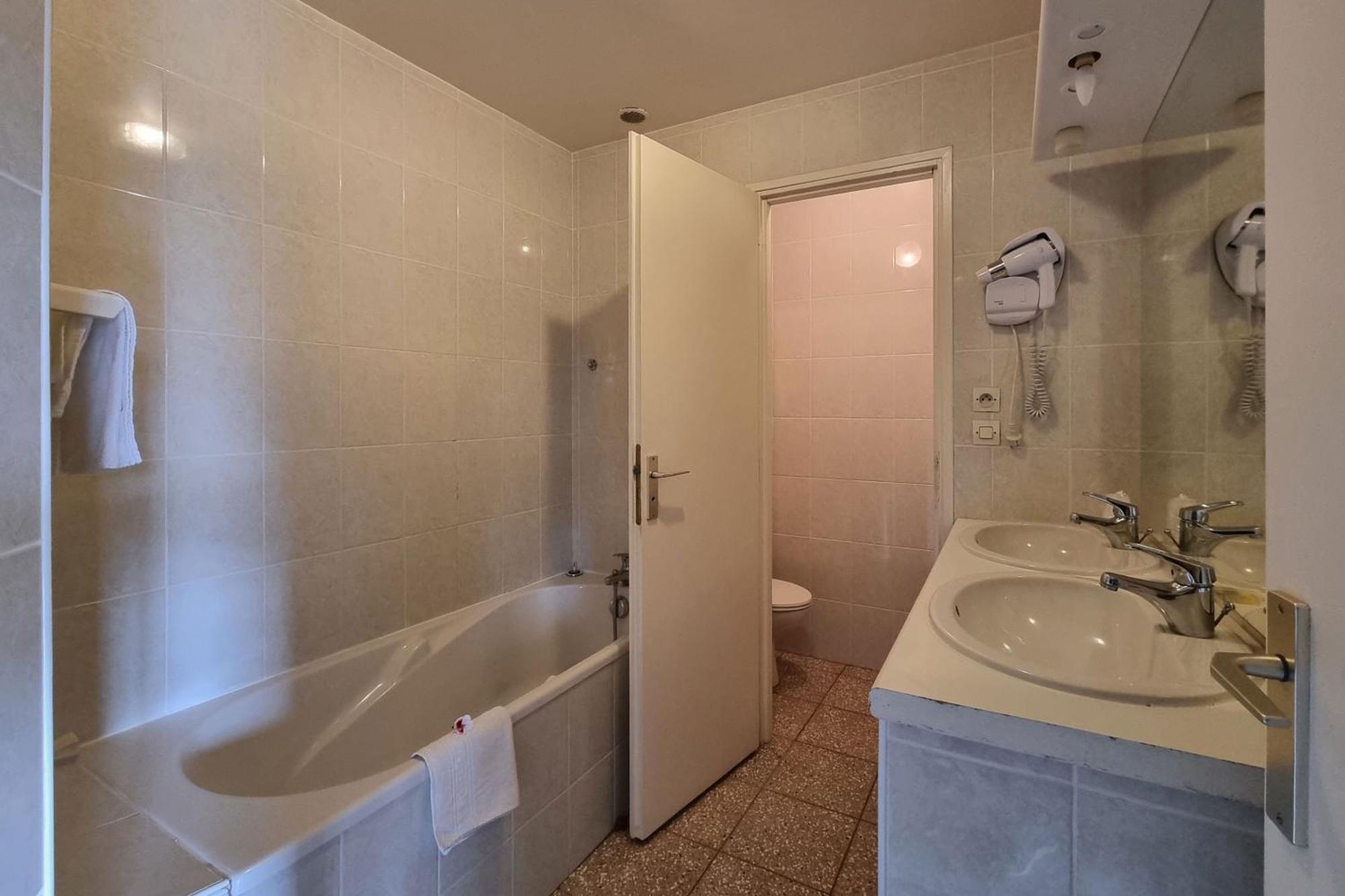 Le Catalan - Hotel Et Appartements 몽루이 외부 사진
